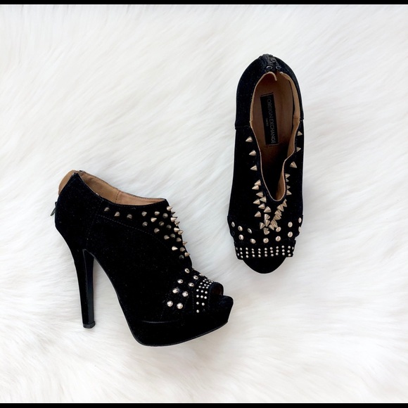 Black and Gold Spiked Heels - Picture 2 of 4
